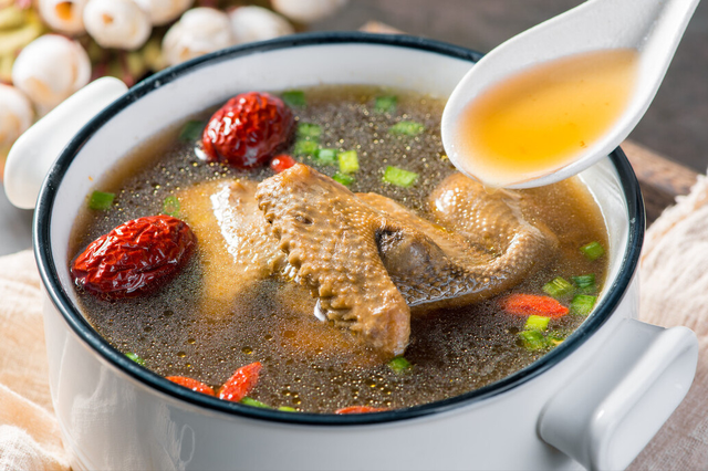 鸽子鸡汤怎么炖才有营养，营养不流失