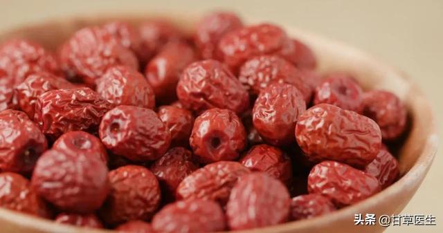 十大补气血的食物推荐，十大补气血的食物推荐吃（真正补血的是这8种食物）