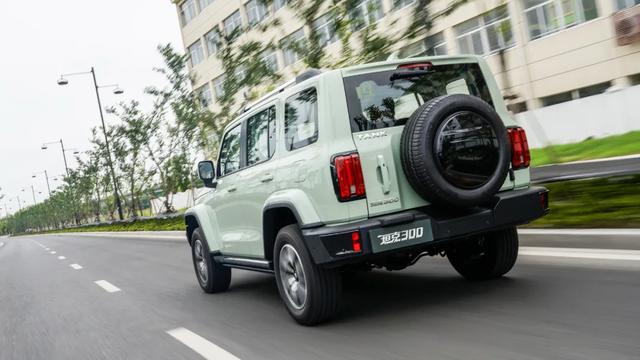 坦克300是什么车，坦克300是什么牌子的车（它才是适合更多人的坦克300......）