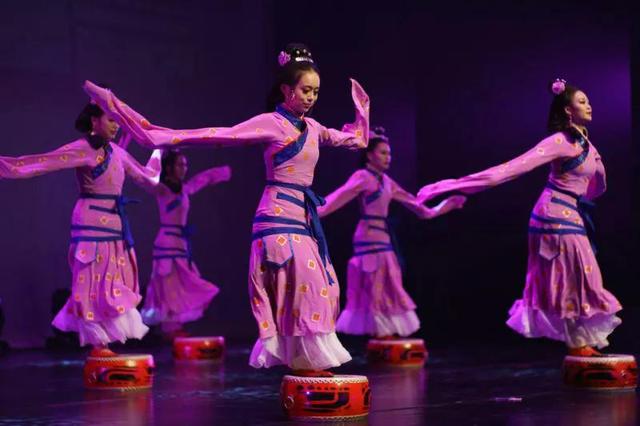 竖中指的含义是什么意思，竖中指是什么意思（如果你向秦始皇竖中指）