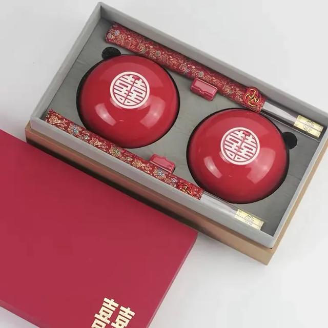 新婚礼盒装什么，现在婚礼礼盒都装的什么（适合送给朋友的结婚礼物大汇总）