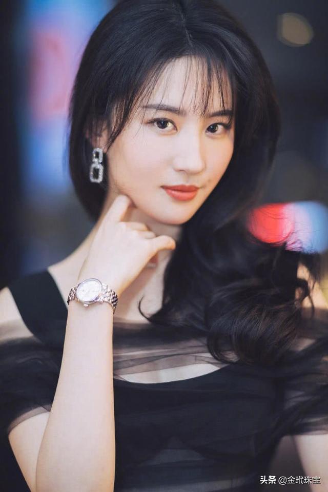 长脸必备耳环图片，长脸高颧骨适合什么耳饰（我这个大长脸终于也戴对了耳环）