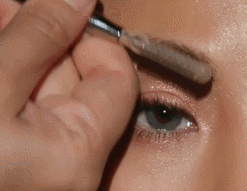 如何修眉与画眉教你方法让你拥有最漂亮的眉形，简单修眉和画眉技巧,我一步步教你（四款超详细画眉教程）