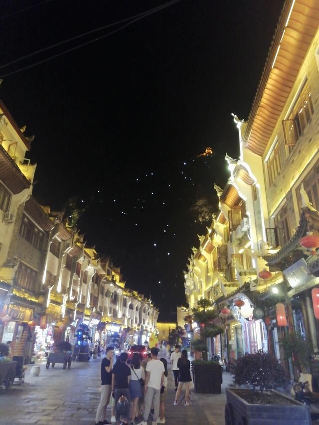 贵州必去十大景点，贵州旅游必去十大景点推荐（贵州旅行可去的十大景点）