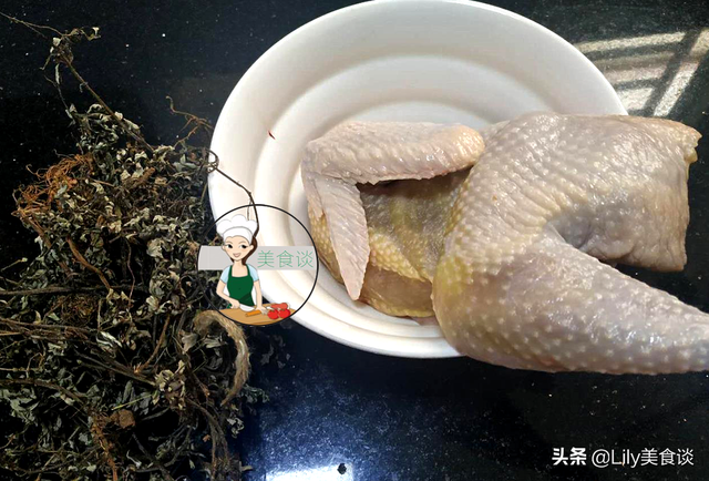 艾草根煲鸡功效和作用，这道汤女人要多喝