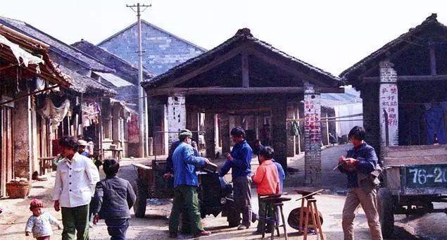 1981年属鸡人永远最旺的数字，1981年属鸡的幸运数字和颜色（时光记忆：1981年的中国）