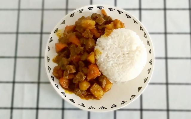 咖喱是什么东西，咖喱粉是用什么材料做成的（印度人为啥那么喜欢吃咖喱）