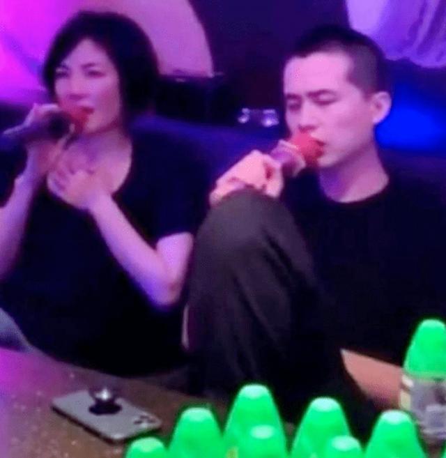 王菲年轻惊艳的照，王菲24岁青涩照曝光