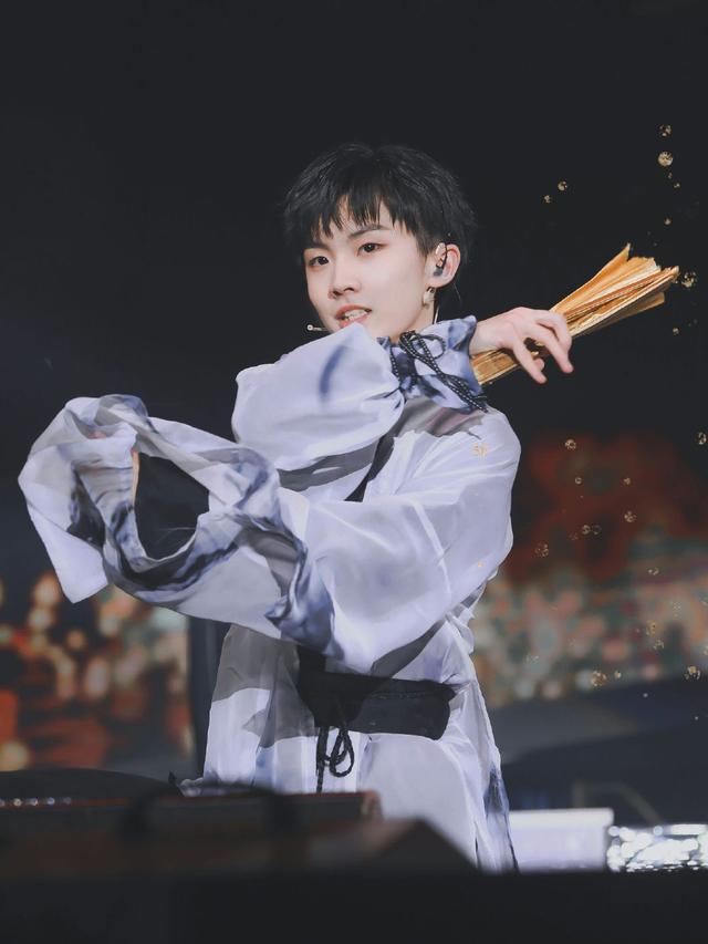 男生汉服帅气头像微信，男生汉服帅气头像（马嘉祺的古风造型太带感）