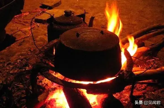 搓脚石是什么石头，搓脚石是什么石头做的（梁汉生：童年记忆）