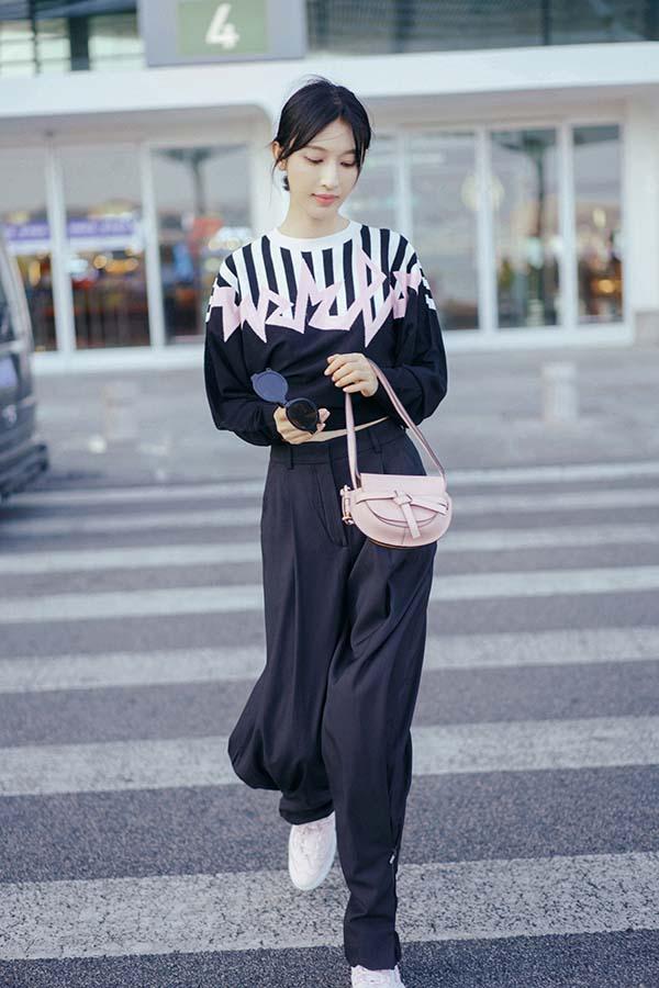 冬天穿卫衣怎么搭配，冬天穿卫衣搭配什么发型（1件卫衣=冬季10种搭配）