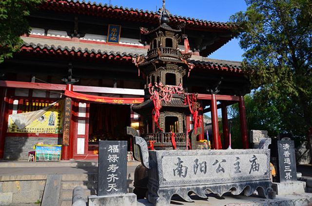 僧、尼、道共居一山修行  承德丰宁白云古洞景区，僧、尼、道共居一山修行（有一桥飞架两山之间的千年古刹）