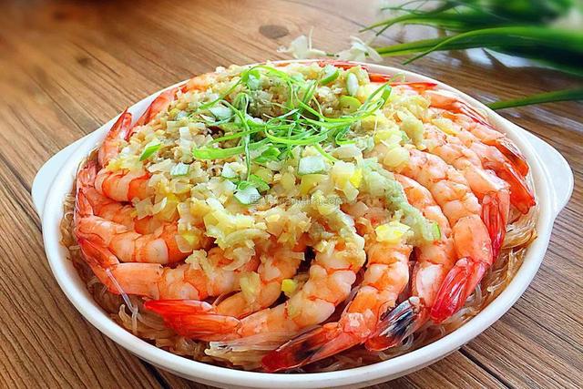 蒜蓉粉丝虾的做法，蒜蓉粉丝虾仁的做法步骤（蒜蓉粉丝虾原来这么简单）