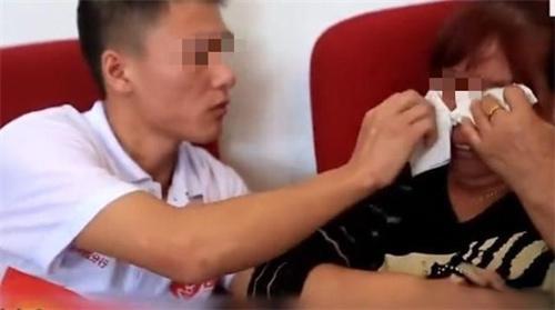 养育之恩大于天下一句是什么，父母之恩重如山可怜天下父母心（面对两个家庭他难以抉择）