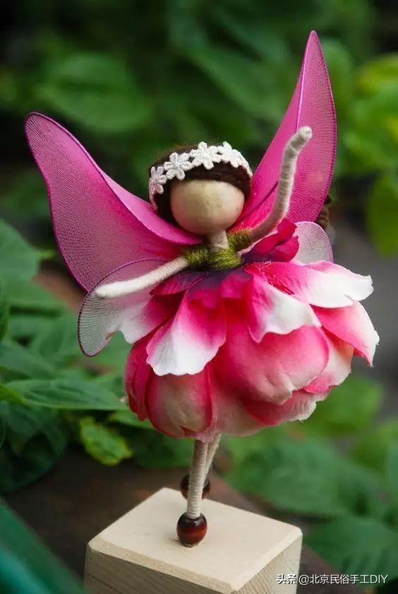 家里的假花怎么处理掉，室内有假花怎么办（一根铁丝一个球就能让她惊艳无比）