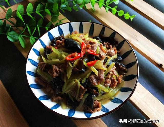 牛肉炒什么最好吃，牛肉炒什么比较好吃又有营养（牛肉和它俩是绝配）