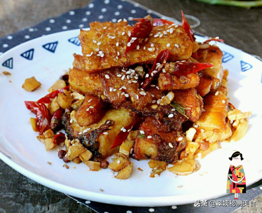 糍粑鱼怎样做才好吃，口味咸辣、香气扑鼻的湖北名吃糍粑鱼你会做吗