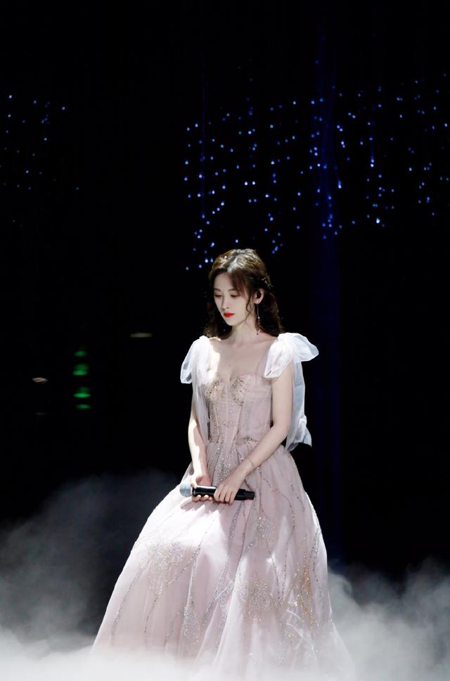 鞠婧祎为什么叫四千年美女，鞠婧祎为什么是四千年第一美女（鞠婧祎为啥被叫“四千年美女”）