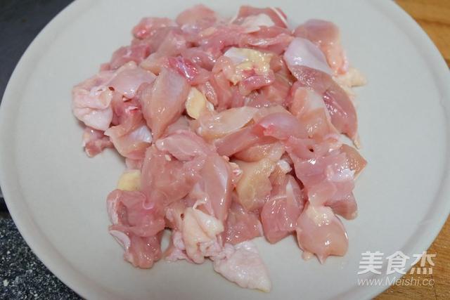 南瓜和鸡肉能一起吃吗能不能吃，南瓜和鸡肉能一起吃吗能不能吃虾（夏天出汗多要多吃这肉）