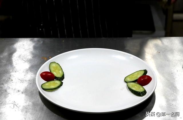 脆皮炸香蕉外酥里嫩香甜无比馋哭，端上桌瞬间被秒光