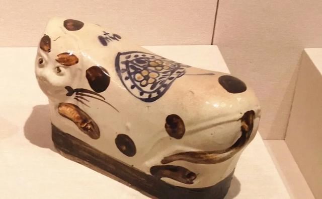 古代的枕头为什么那么高，古代枕头为啥那么高（古人的枕头又高又硬）