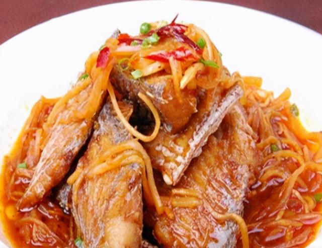 红烧培根金针菇的做法，烧烤培根金针菇的做法（每次做家人都说很好吃）