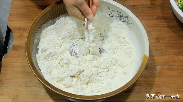 锅贴煎饺的做法，锅贴煎饺的做法大全（大厨讲解锅贴做法）