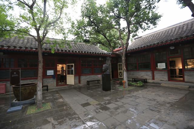 老舍的主要作品有哪些，老舍的主要作品有哪些长篇小说（《骆驼祥子》《四世同堂》《龙须沟》《茶馆》等）