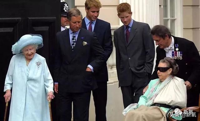 迪士尼在逃公主是什么意思，什么叫迪士尼在逃公主（被娱乐圈女明星玩了一年的在逃公主梗）