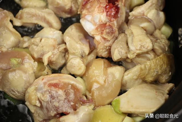 怎样做土豆炖鸡，怎样做土豆炖鸡腿（鸡块炖土豆的家常做法）