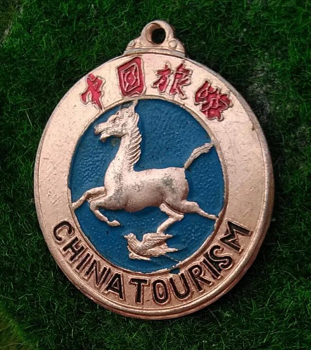 马踏飞燕什么意思，马踏飞燕的意义（中国旅游徽标“马踏飞燕”的由来）