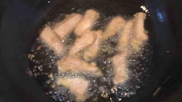 糖醋里脊是什么肉，糖醋里脊里面的肉是什么肉（又酸又甜的糖醋里脊）