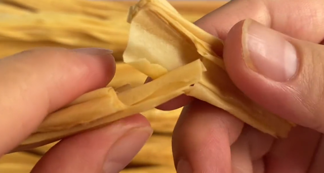 腐竹的泡发方法，泡腐竹的正确方法图解（腐竹切记别用清水泡）