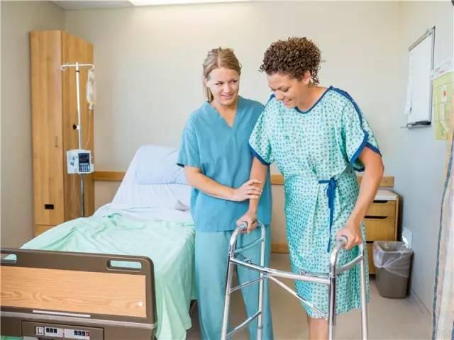 宝宝刚出生怎么护理，宝宝刚出生怎么护理,图片（护理产妇牢记“五快三免”）