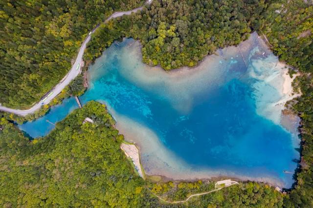 九寨沟在哪个市，九寨沟在哪里个城市（刚刚，九寨沟全域，重新开放）