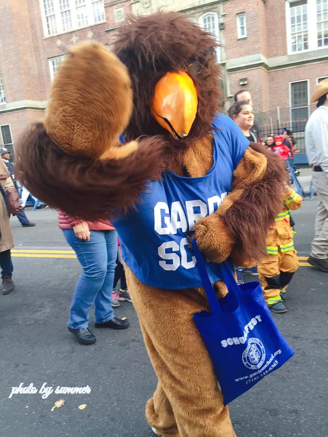 美国万圣节是什么节日 美国人怎样过万圣节，美国万圣节是什么节日（看美国人过万圣节有多疯狂）