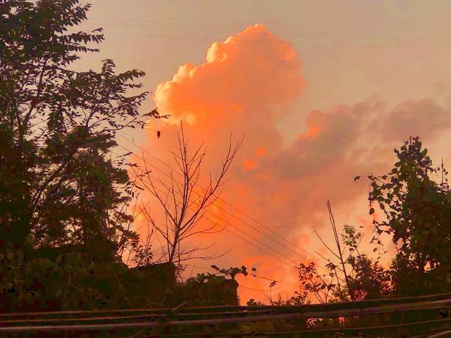 落日晚霞朋友圈背景，落日晚霞朋友圈背景图（朋友圈背景图）