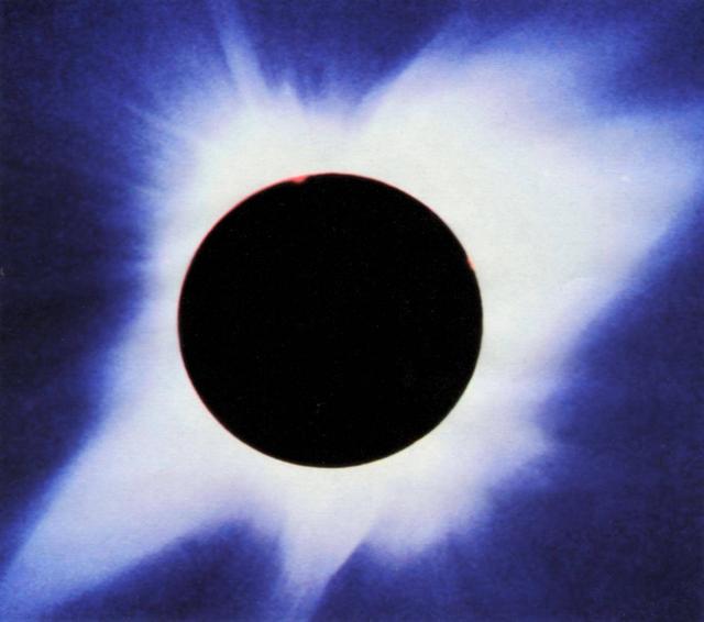 太阳表面是光球层还是色球层，为什么其温度比太阳表面的还要高