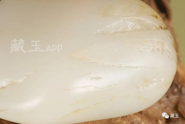 和田玉籽料小知识，看籽料表面的这些特征就明白了