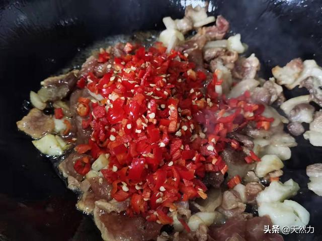 炒肉的做法，辣椒炒肉的做法（湘菜中和辣椒炒肉齐名的肉炒肉）