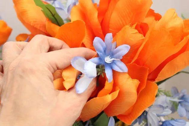 老式花束插花泥教程，老式花束插花泥教程图解（在旧鞋里插花）