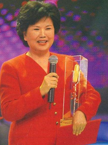 罗京可怕照片图片，罗京真的笑了（28年0失误获央视最高荣誉）