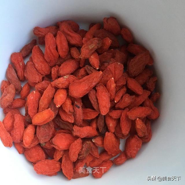 松子玉米的做法，玉米馒头怎么做才能松软好吃视频（玉米这样做也太好吃了吧）