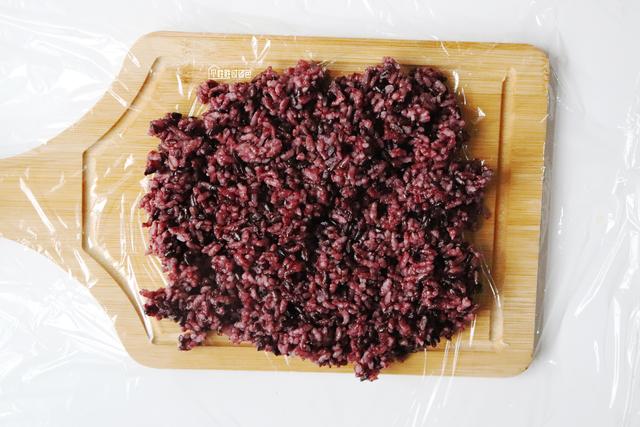 紫米饭团的做法和配方，救上班族的紫米饭团