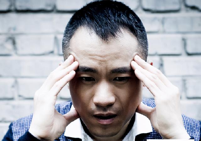 央视主持人邱启明事件，邱启明事件真相（公开怼央视、酒后打司机）
