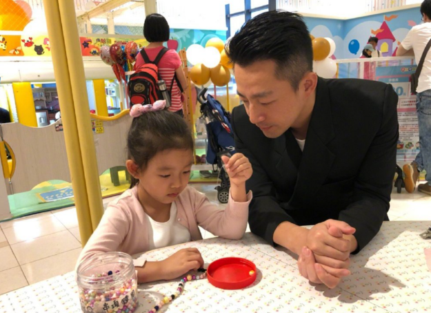 乖巧的女生外貌特征，乖巧的女生外貌特征图片（小眼睛和爸爸似复制粘贴）