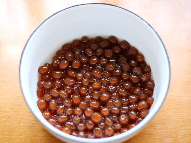 珍珠煮多久才彻底熟透，如何煮珍珠奶茶的珍珠（做法竟如此简单）