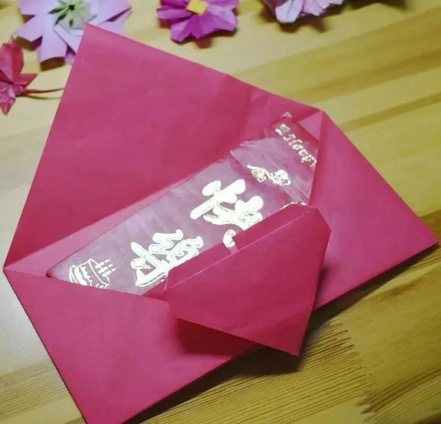 百元折爱心的步骤图解，用百元折心图解（完整一张纸折出爱心红包）