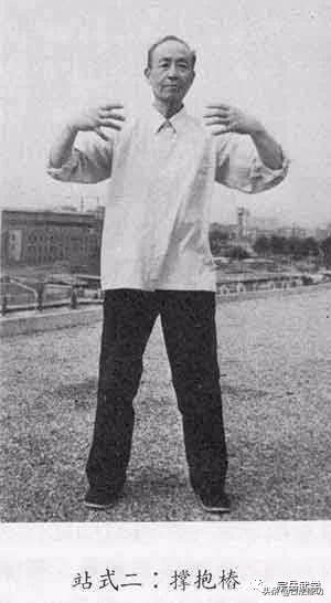 初学者如何才能正确的站桩，初学者如何才能正确的站桩姿势（如何正确站好浑圆桩）