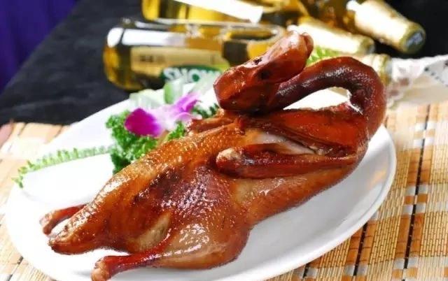 谁能告诉我卤鲫鱼的做法，风干卤鲫鱼的做法大全（酱<卤>鸭制作配方）